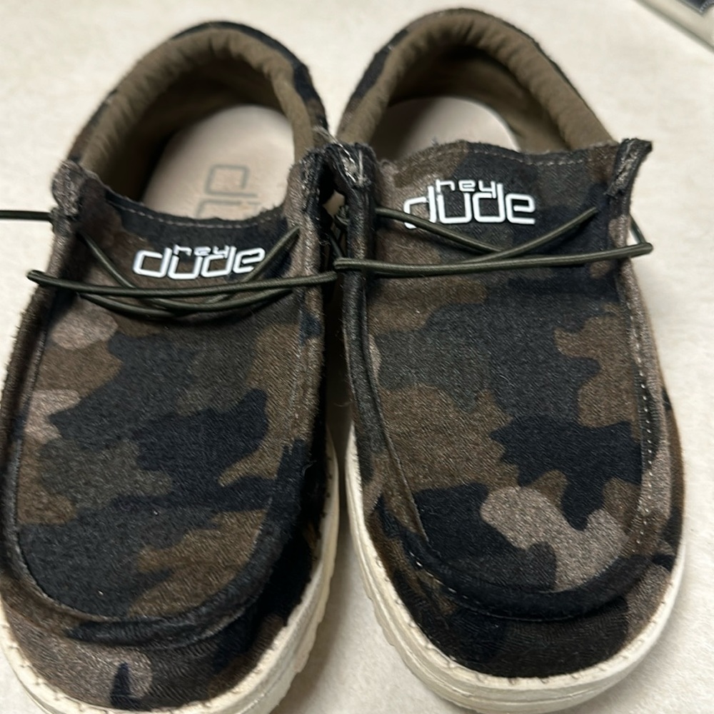 Youth Hey Dude size 4